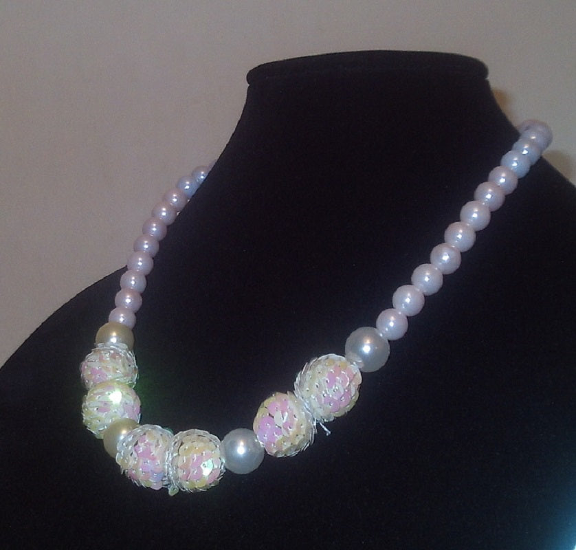 White Glitter Beads Design Necklace