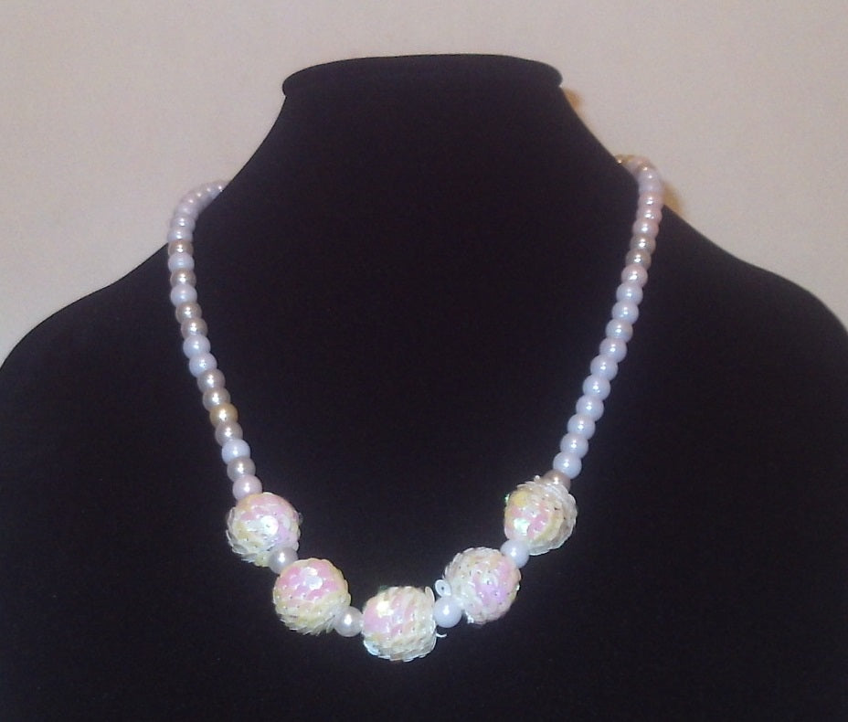 White Glitter Beads Design Necklace