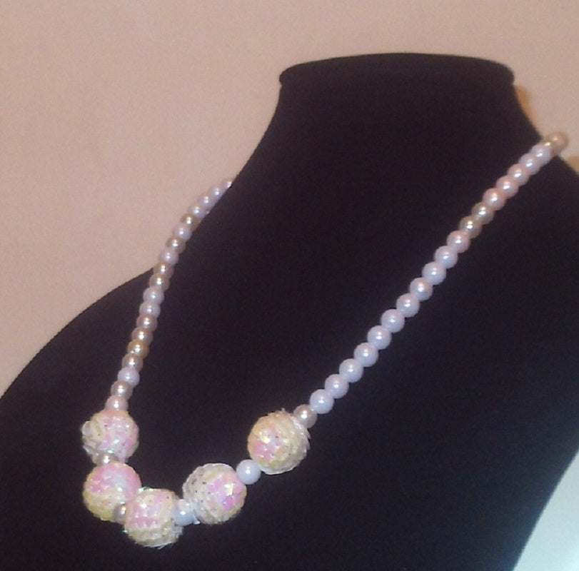 White Glitter Beads Design Necklace